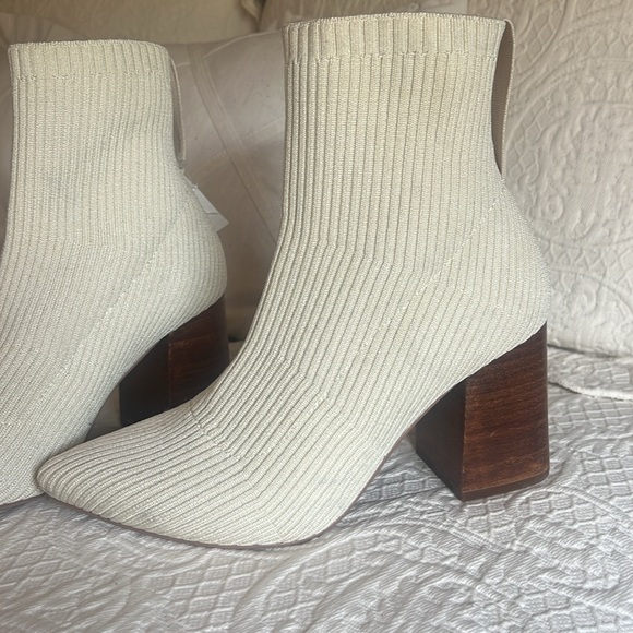 STEVEN New York beige stretch fabric pointy toe ankle boot-Size 7.5M-nwt - Picture 2 of 6